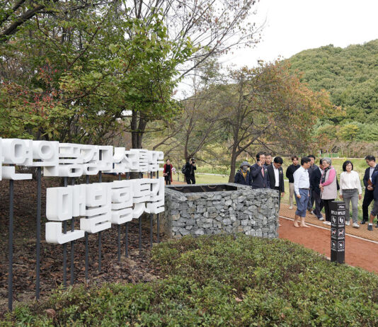 성남시, 봄철 맞아 6곳 맨발 황톳길 15일 전면 운영 재개