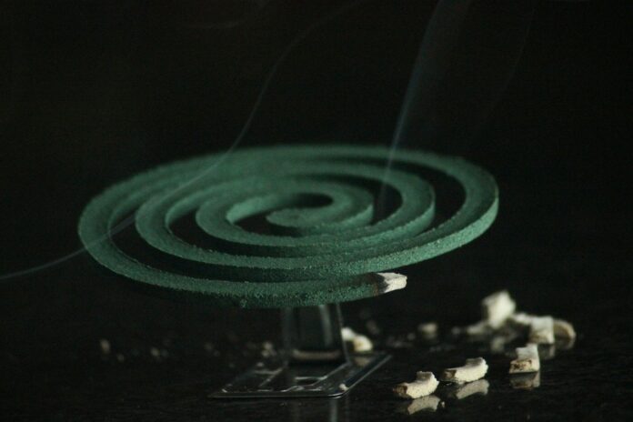 Photo by Ronald Langeveld black and white round decor