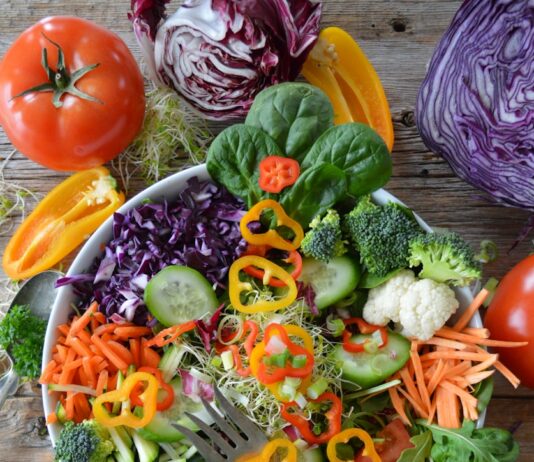 여름철 신선한 채소 요리법 caesar salad