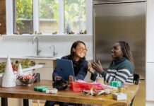 스트레스 완화와 에너지 충전을 위한 팁 a woman sitting at a table in front of a window