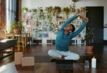 병을 예방하는 가장 쉬운 방법, 일상 속 운동 습관 들이기 a man is doing yoga in a living room