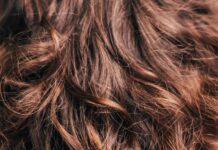 건강한 모발을 위한 필수 관리법과 올바른 생활습관 black and brown hair
