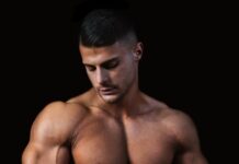 근육 건강, 건강한 삶의 기초를 다지다 topless man wearing black pants